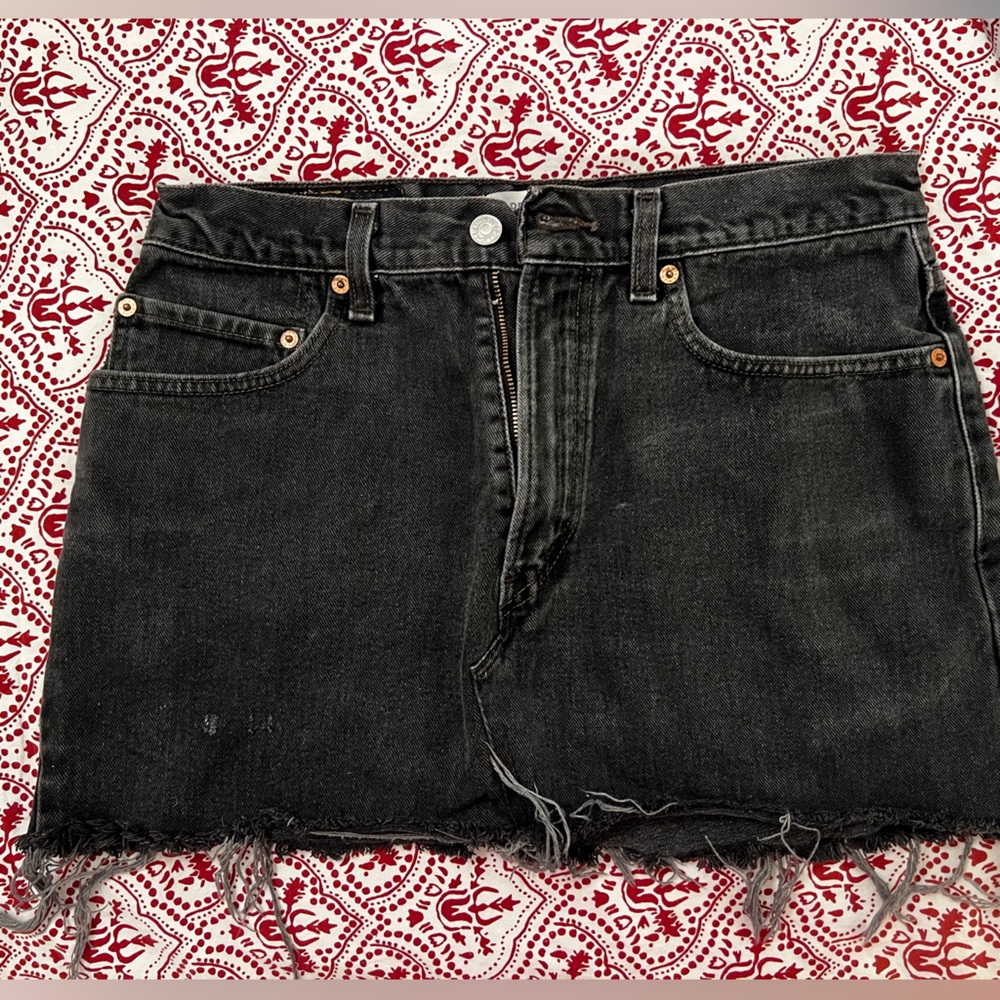 Black denim Levi’s cutoff mini skirt
